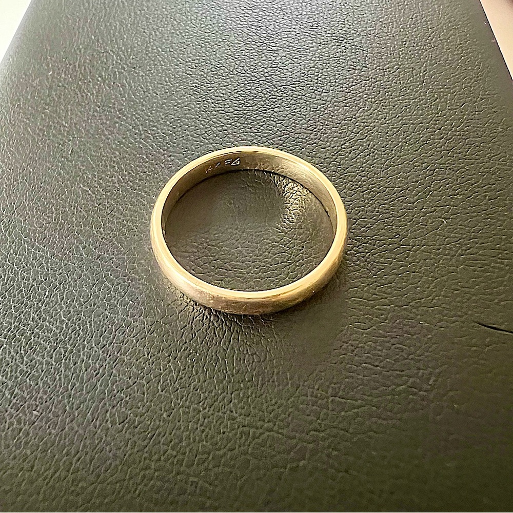 14K Yellow Gold 2mm Minimalist Band Ring - Size 6